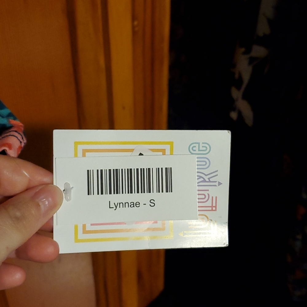 LuLaRoe Lynnae Small Shirt New with tags